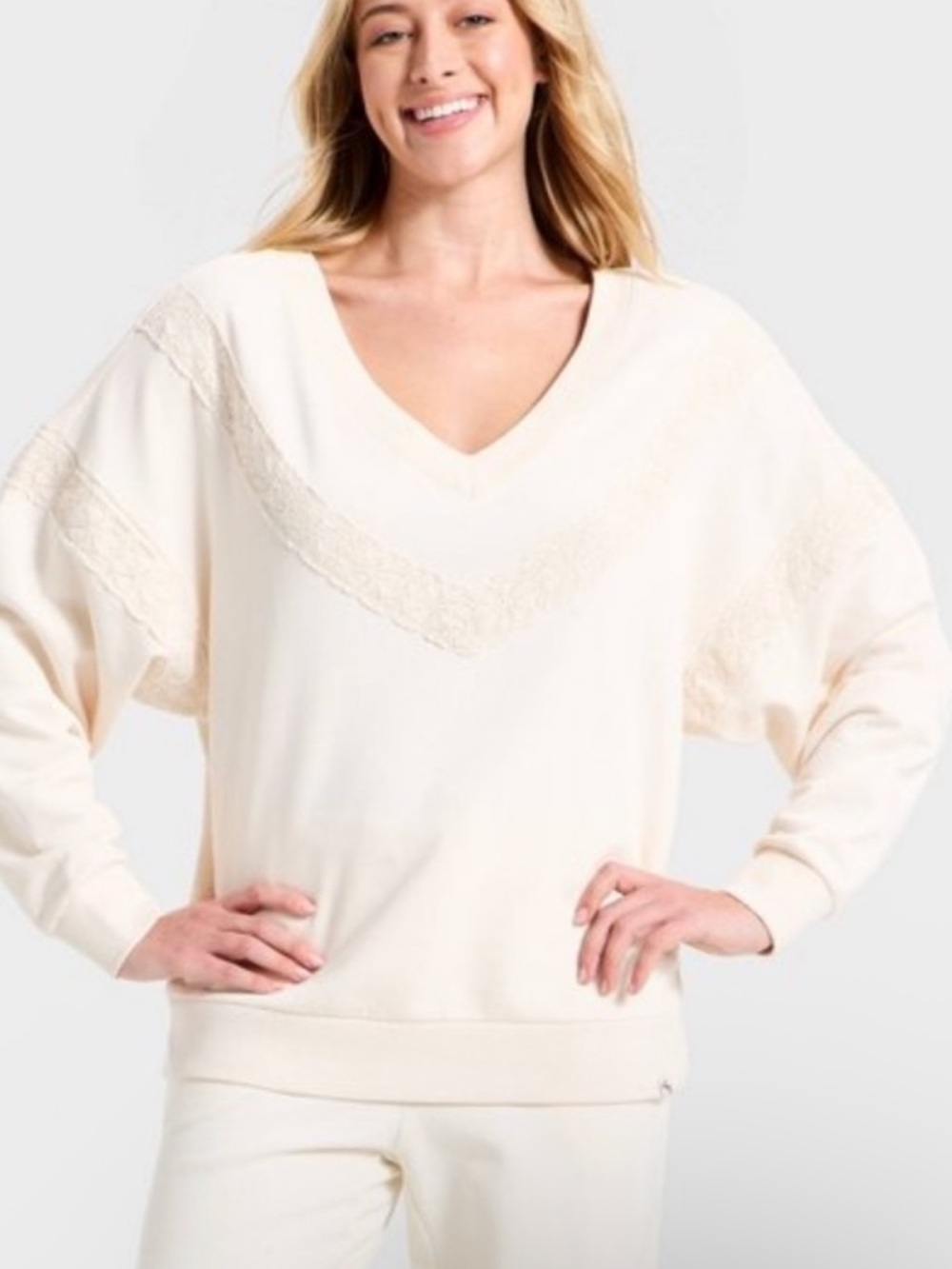 JoyLab Women's V-Neck Cream Sweater - Lightweight Cozy Pullover